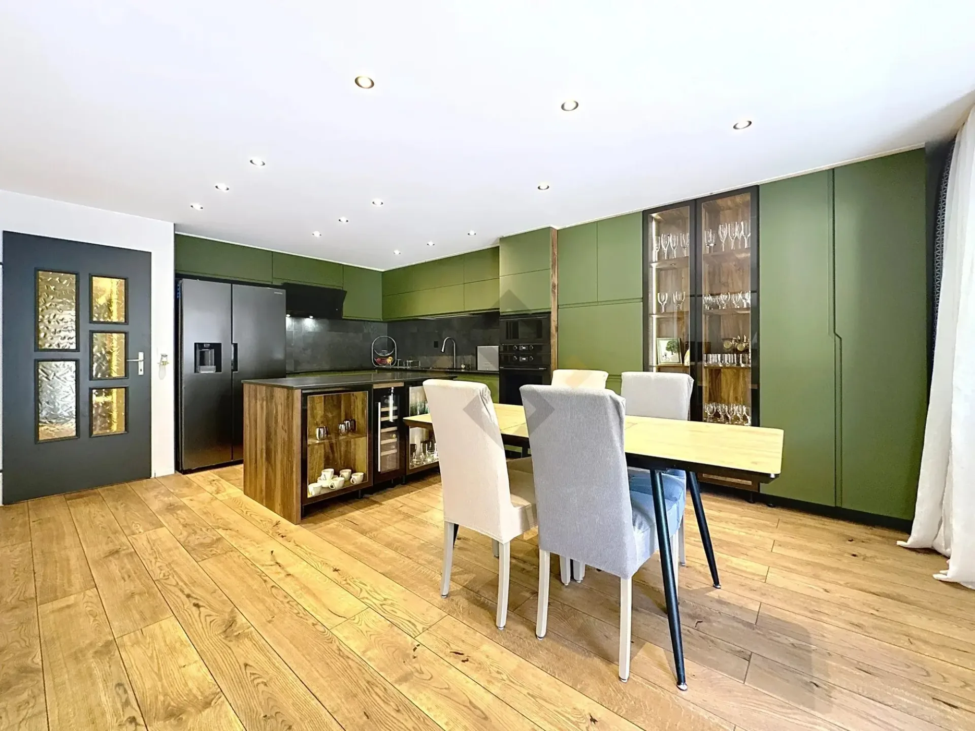 Geräumige Wohnung mit Kamin in Tourtemagne