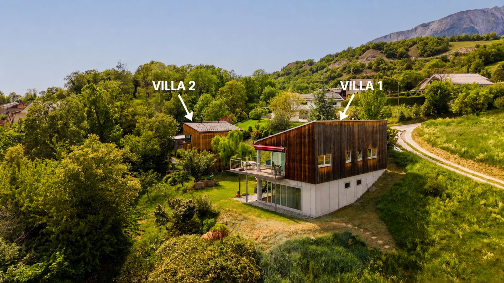 Zwei Architektenhäuser in einem erhaltenen Naturschutzgebiet in Ayent