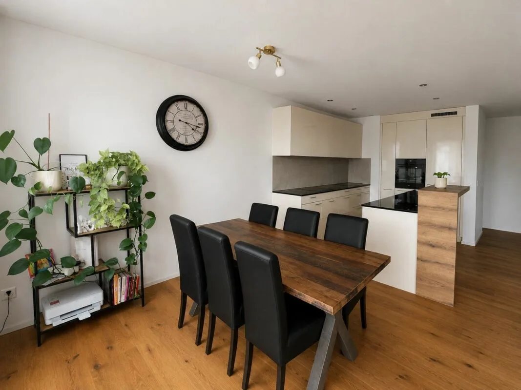 Moderne 2 ½-Zimmer-Wohnung mit grosszügigem Balkon und Abendsonne