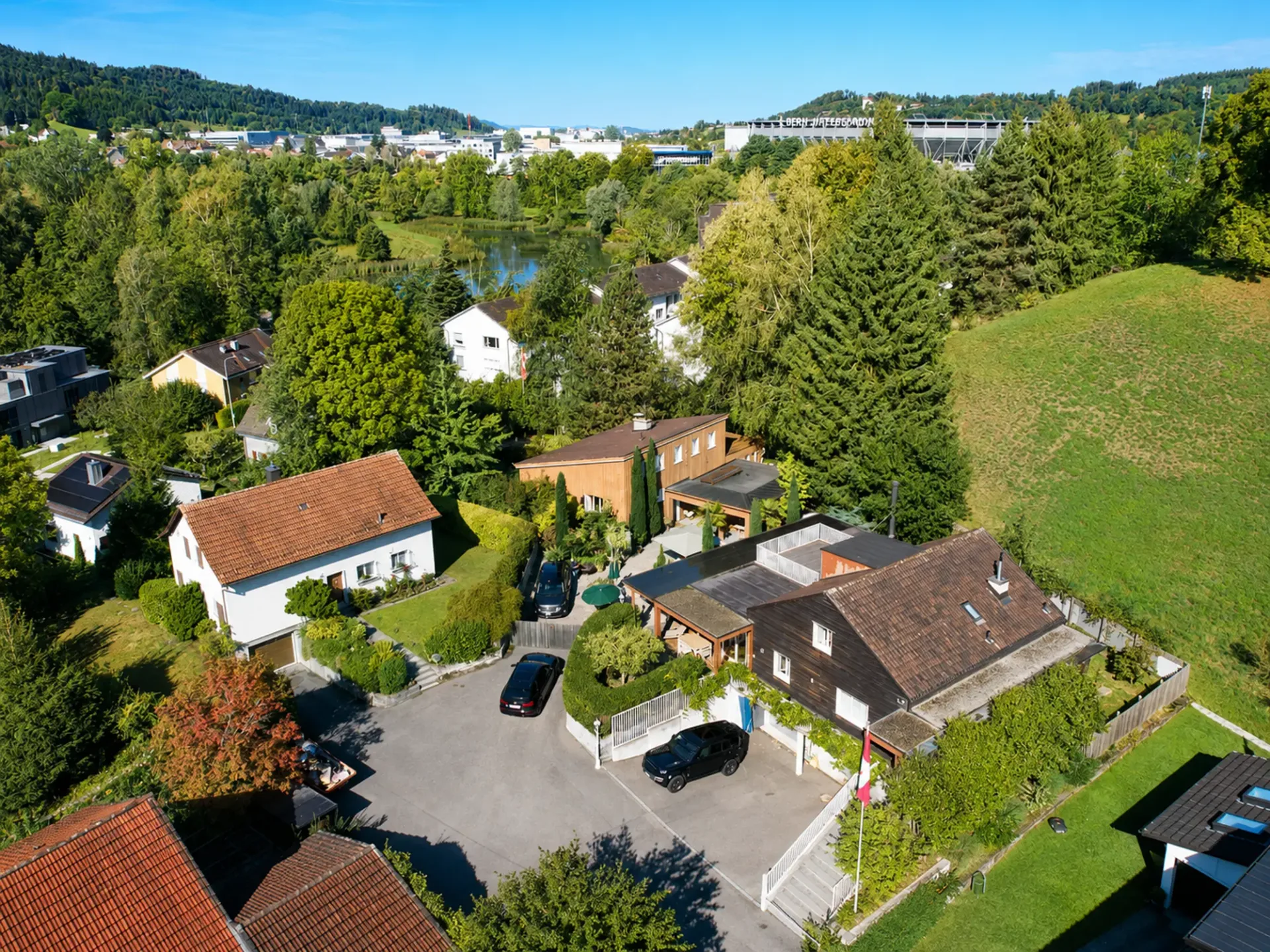Spacious, modern, and bright – living with a wide view