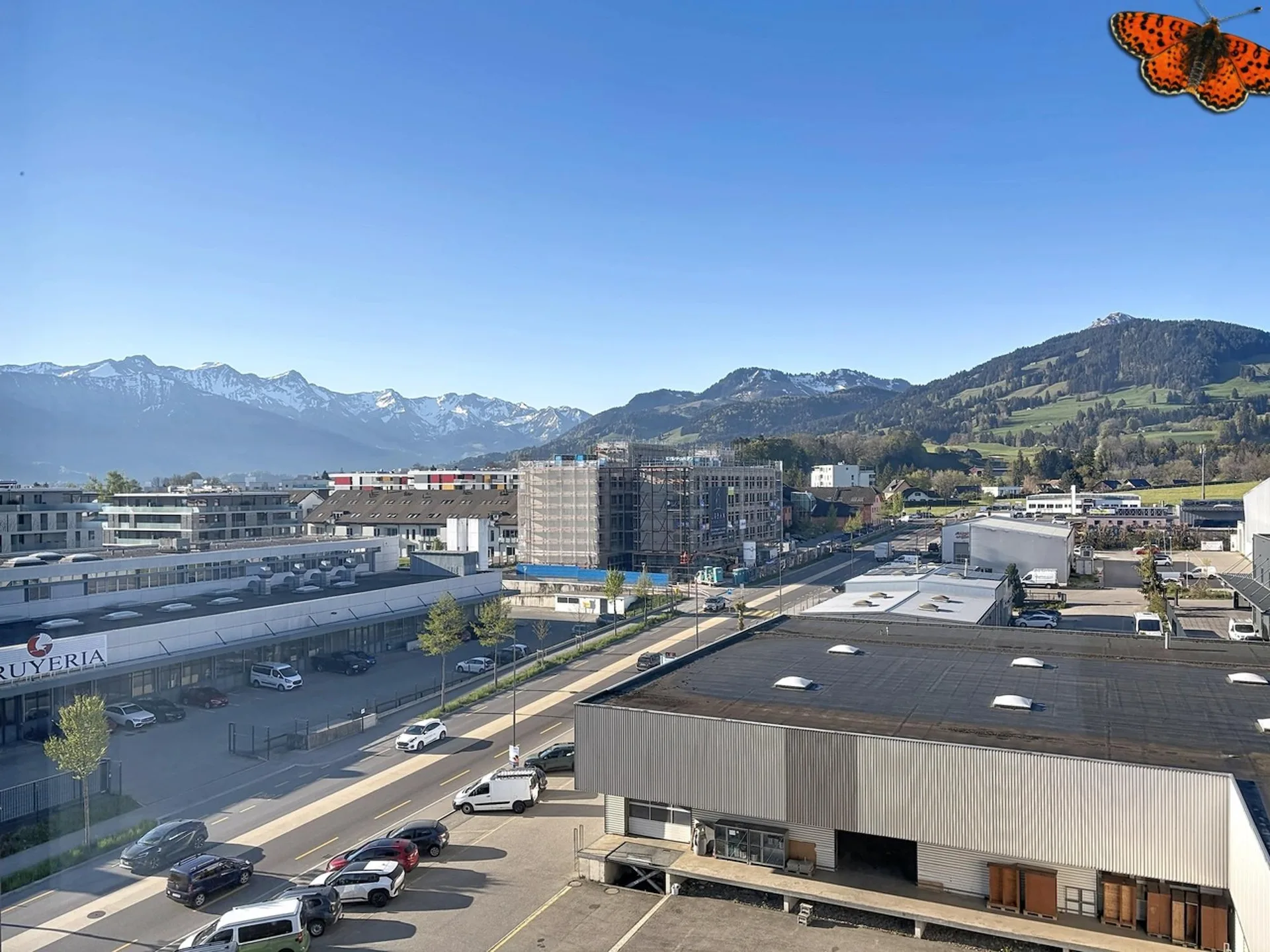 Prächtige 4.5-Zimmer-Wohnung mit viel Licht und Blick auf die Préalpes