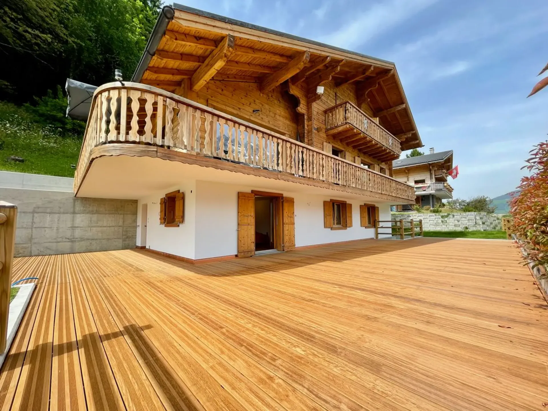 PRÄCHTIGES CHALET MIT 2 WOHNUNGEN
