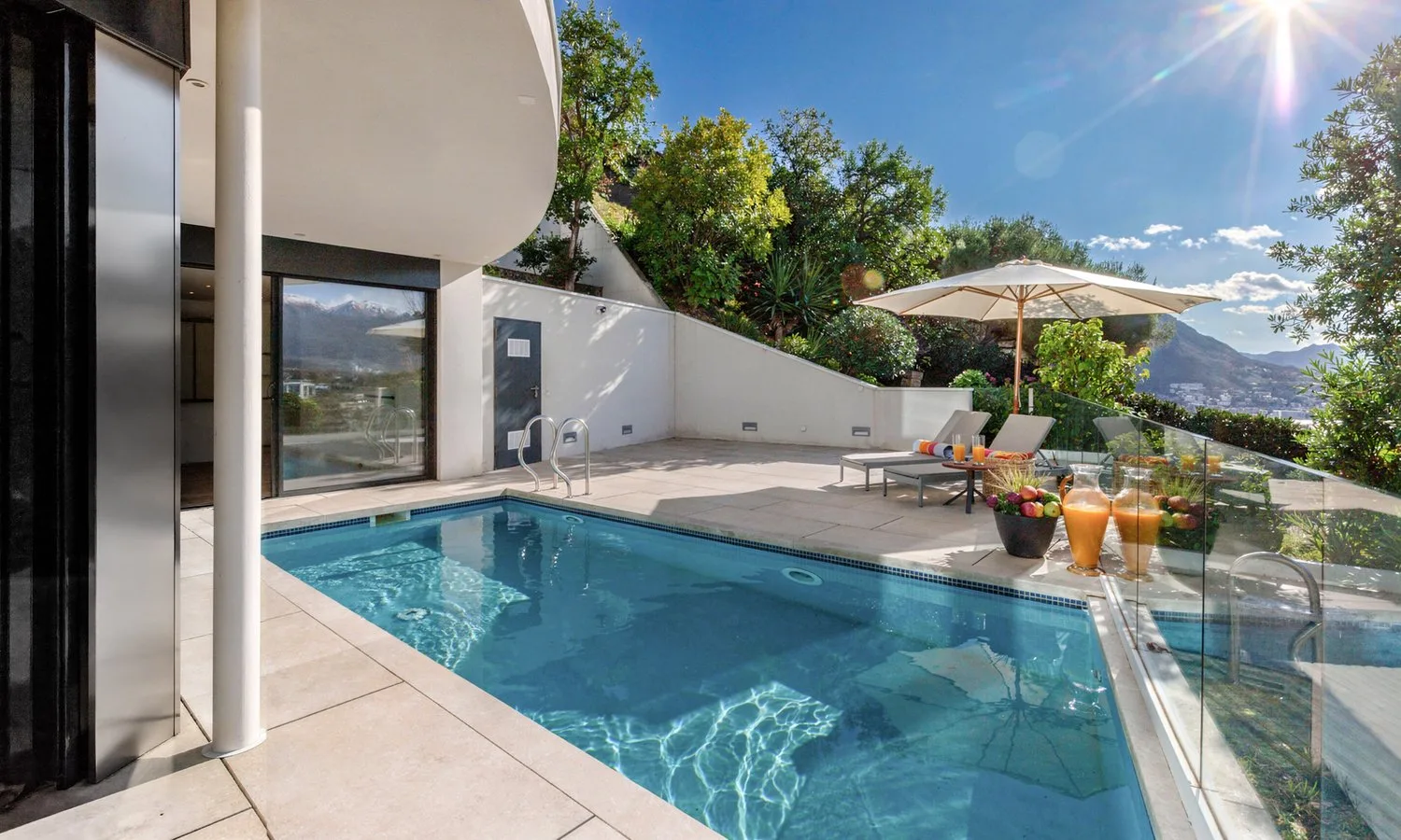 SPETTAKULÄRE VILLA MIT POOL UND PANORAMABLICKE IN LUGANO